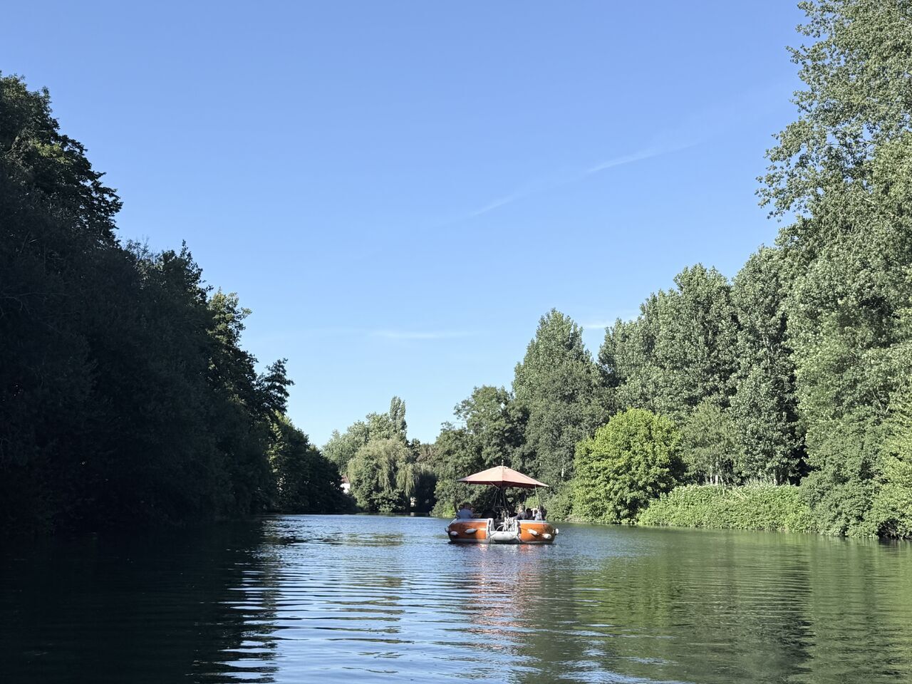 Moment de convivialité au fil de la Charente lors du séminaire TRIPLE C
